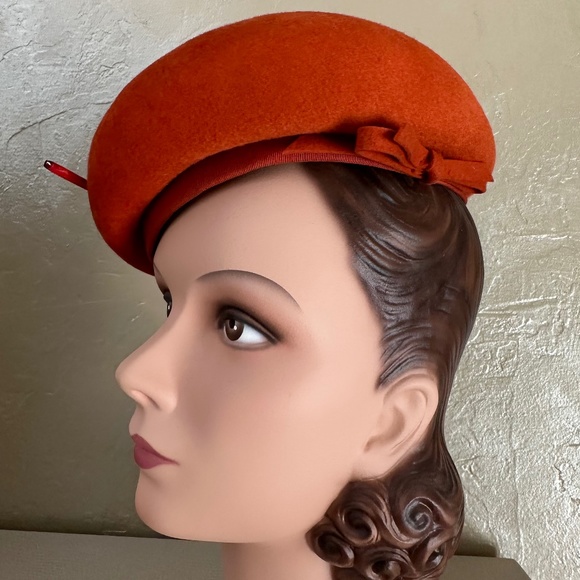 FABULOUS 1950s\' APRICOT COLOR FELT TAM WITH MATCHING LONG FEATHER TRIM main image 11